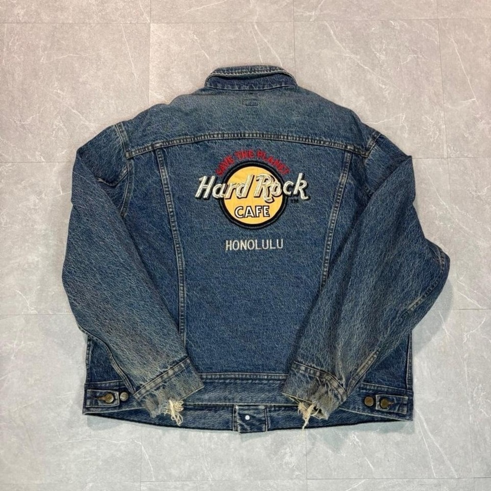 1990's Lee denim jacket with a worn look, featuring a faded design - Picture 4 of 6